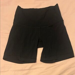 TNA biker shorts in black